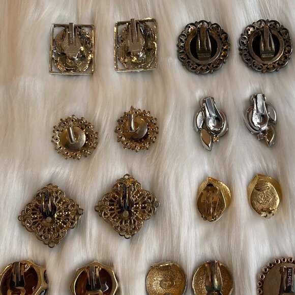 LARGE LOT VINTAGE EARRINGS (FURSTENBERG, TRIFARI, KJL, LEE, KRAMER, ROBERT) - Picture 14 of 16